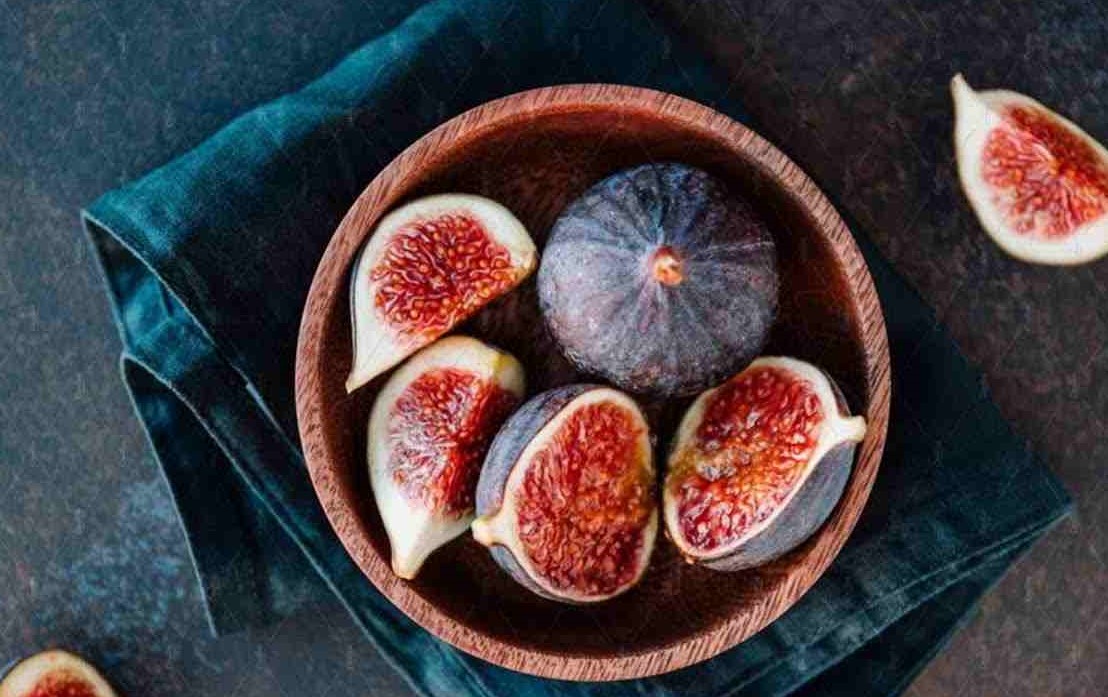 انجیر خشک سیاه با طعم شیرین و طبیعی